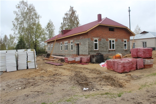 В новом офисе врача общей практики в п. Киря закончено строительство крыши