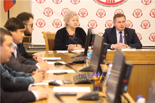 «Час с министром»: на встрече с членами Общественной палаты Чувашии Владимир Степанов рассказал об итогах развития отрасли здравоохранения и задачах на 2022 год