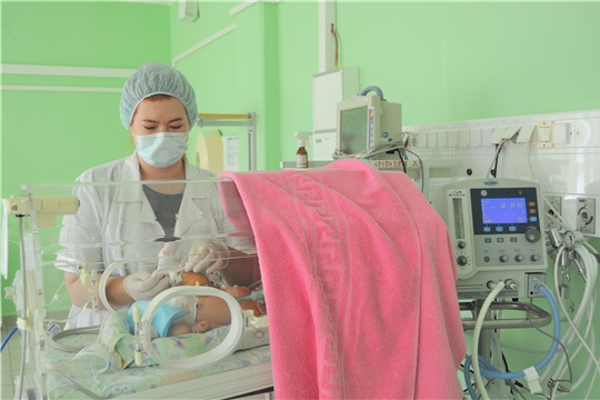 В Перинатальном центре ГКБ №1 готовится к выписке малышка, родившаяся весом 800 грамм