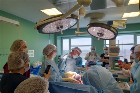 Детские хирурги Республиканской детской клинической больницы под патронажем московских коллег удалили огромную опухоль маленькой пациентке