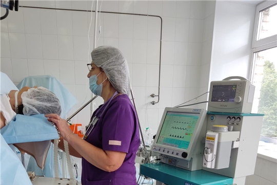 В Моргаушской ЦРБ проведена первая операция с применением нового оборудования – аппарата ингаляционной анестезии МК -1-2