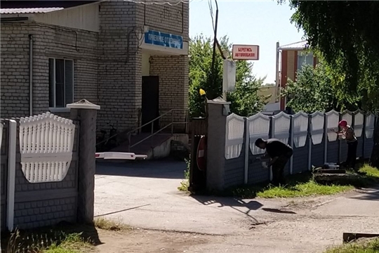 На территории Красночетайской районной больницы идут ремонтные работы