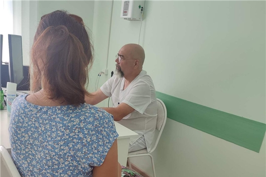 Жителей Канашского района проконсультировал эндокринолог госпиталя ветеранов войн