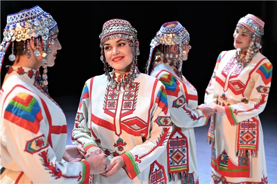 Чувашский госансамбль песни и танца приглашает на закрытие 98-го творческого сезона