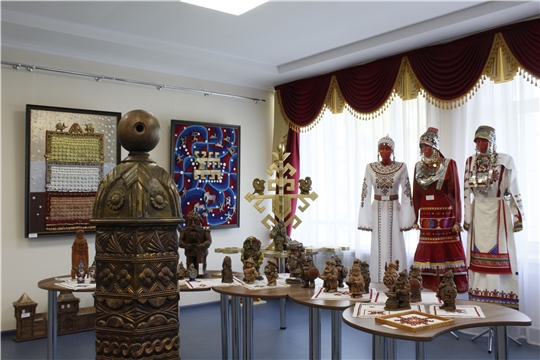 Институт культуры и Дом дружбы народов открыли выставку «Из поколения в поколение» 