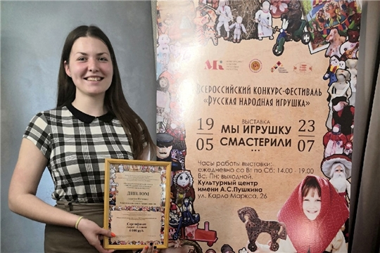 «Вышитая карта России»: самая юная участница проекта создала курский ковер