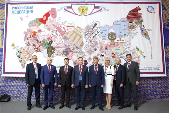 «Вышитую карту России» представили на ПМЭФ-2022