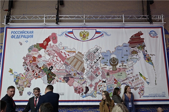 На ПМЭФ представили вышитую карту России