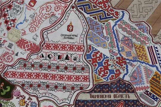 Вышитую карту России, часть которой сделали уральские мастерицы, презентовали в Санкт-Петербурге