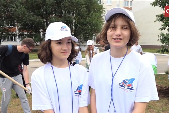 Школьники из Донбасса и студенты ЧГУ заложили Аллею дружбы