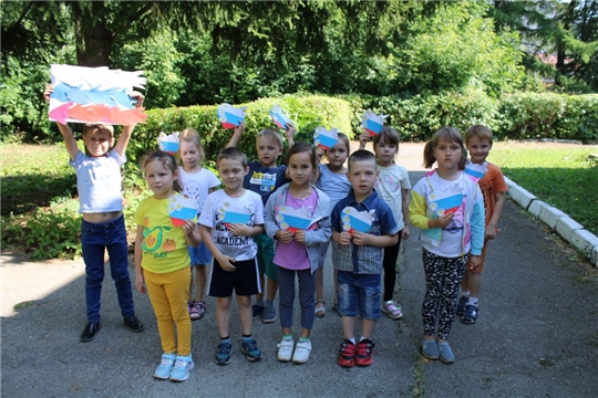 Детско-юношеской библиотекой Чувашии проведен цикл мероприятий  ко Дню Российского флага