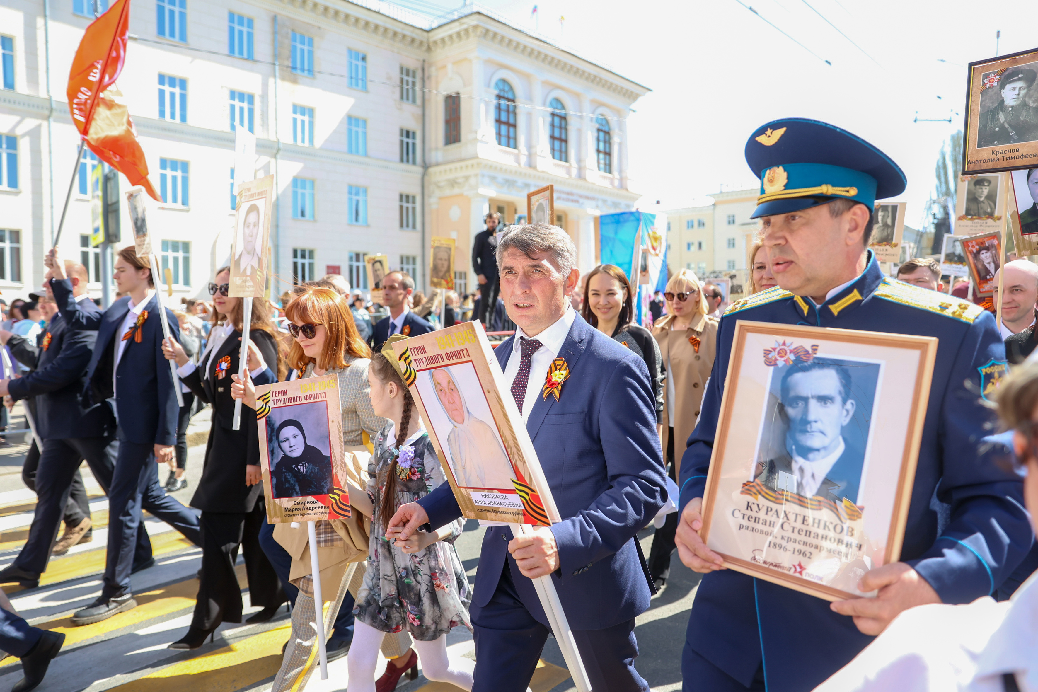 В Чебоксарах состоялись Парад Победы и «Бессмертный полк» | Министерство  финансов Чувашской Республики