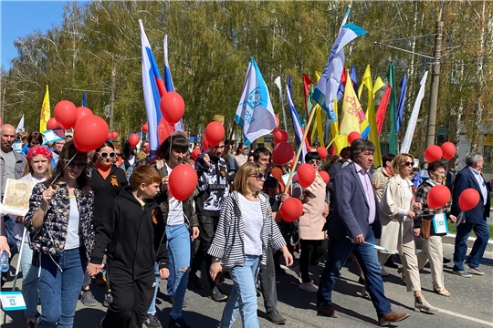 В День Победы в едином строю с химиками прошли жители ДНР и ЛНР