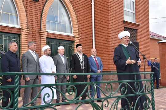 Сергей Артамонов принял участие в открытии обновленной мечети в татарском селе в Чувашии