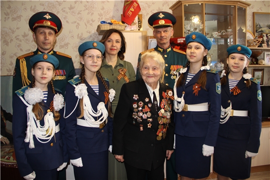 Министр труда  Алёна Елизарова поздравила с праздником участника Великой Отечественной войны