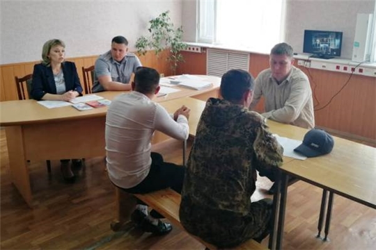 В Алатырском кадровом центре «Работа России» людям, встающим на путь исправления, помогают найти работу