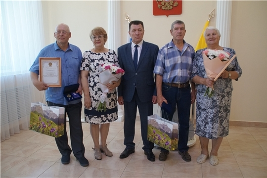 В День семьи, любви и верности в Калининском районе чествовали лучшие семейные пары