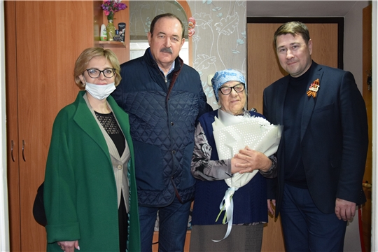 В день 90-летия и канун Дня Победы для Марии Петровны Комаровой прозвучал концерт под окном