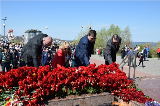Жители Московского района г. Чебоксары возложили цветы к Монументу Славы в мемориальном комплексе «Победа»