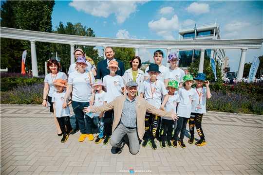 Чебоксары: успешные семьи ПФО создали цветочную аллею в День семьи, любви и верности