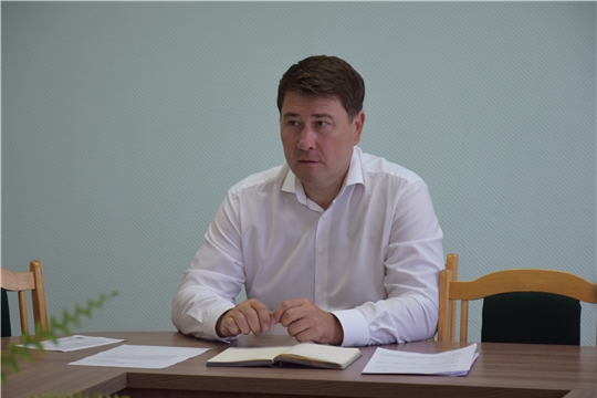 О работе с обращениями граждан, вопросах ЖКХ – на еженедельной планерке с муниципальными служащими
