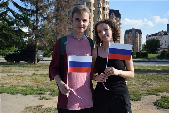 Чебоксарская молодежь провела акцию «Гордо реет флаг российский»