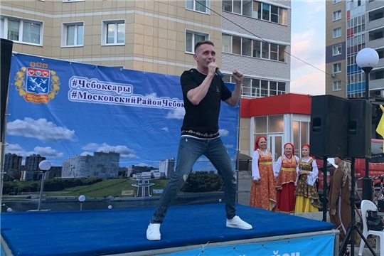 Праздничный вечер в честь Дня знаний получился ярким и насыщенным для жителей микрорайона «Радужный»