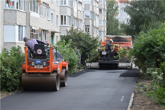 В Чебоксарах проверили ход комплексного ремонта дворовых территорий