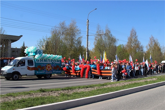 В День Победы в едином строю с химиками прошли жители ДНР и ЛНР 