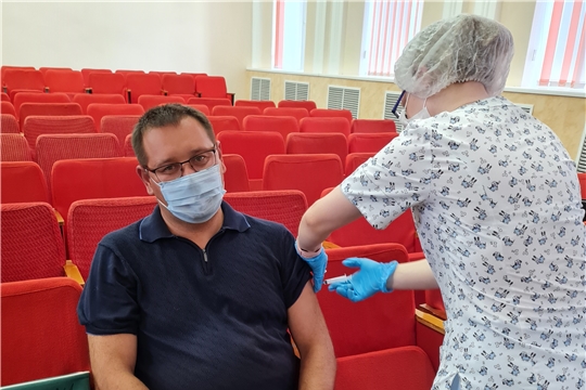 В администрации Новочебоксарска прошла вакцинация от гриппа и  COVID-19 