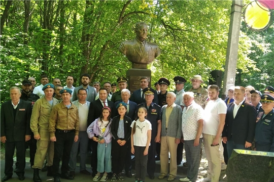 2 июля на Аллее памяти в Ельниковской роще открыли памятник основоположнику десантных войск Маргелову Василию Филипповичу