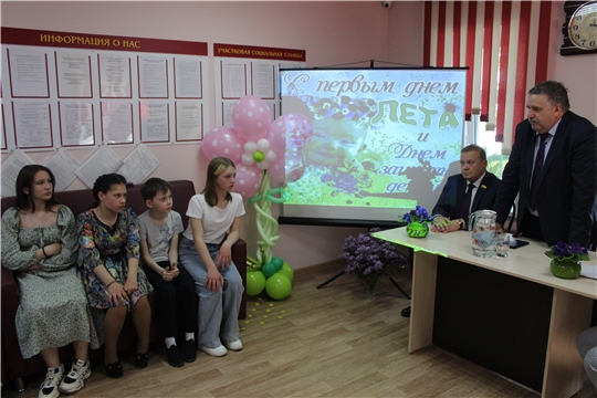 В Международный день защиты детей Виктор Горбунов встретился с детьми, посещающими Порецкий Центр социального обслуживания населения