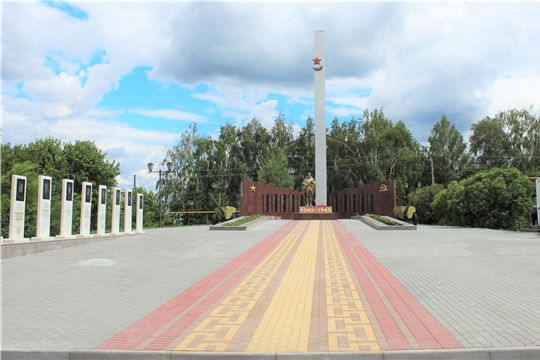Завершено благоустройство территории памятника погибшим воинам в селе Порецкое