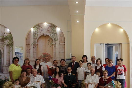 8 июля в отделе ЗАГС администрации Шемуршинского района состоялась церемония вручения общественной награды – медали «За любовь и верность»