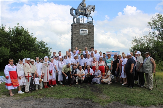 Открытие памятника великому предку чувашского народа, основателю Волжской Булгарии, скульптурной композиции "Котраг на коне"