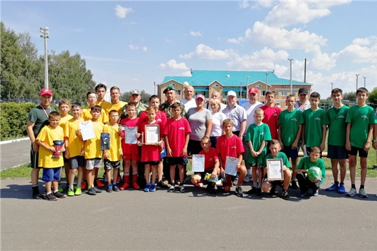В Шемуршинском районе состоялся турнир по футболу памяти Василия Ефимова