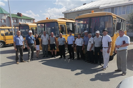 Сотрудники ОГИБДД МО МВД РФ «Батыревский» провели осмотр школьных автобусов