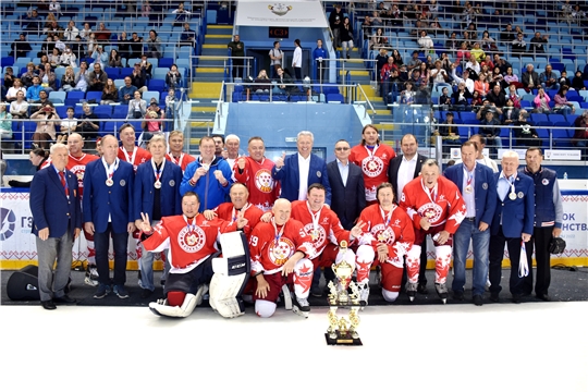 Команда «Легенды хоккея» выиграла «Кубок Единства» хоккейного турнира в столице Чувашии