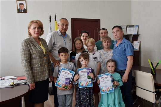 В Международный День защиты детей Надежда Колебанова провела награждение финалистов конкурса детских рисунков «Закупки глазами детей»