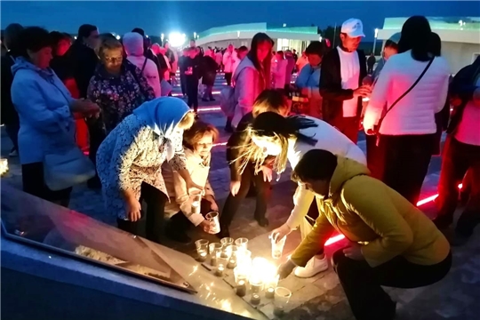 Волонтеры, руководители и учителя Урмарского района приняли участие в акции «Свеча памяти» у Мемориала «Строителям безмолвных рубежей»