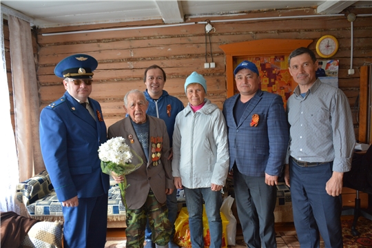 Ветераны-участники Великой Отечественной войны района получают поздравления с Днем Победы