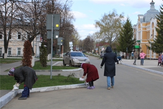 Сотрудники центральной библиотеки г. Ядрина провели традиционный майский субботник