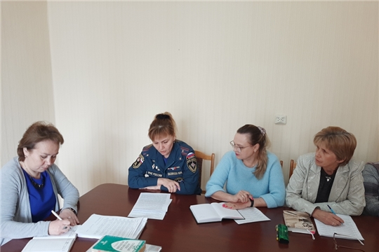 Прошло очередное заседание Комиссии по делам несовершеннолетних и защите их прав при Ядринской районной администрации Чувашской Республики.