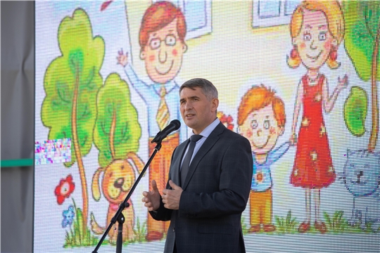 Олег Николаев: Количество детей, оставшихся без попечения родителей, из года в год уменьшается