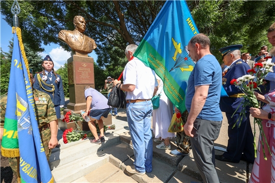 Олег Николаев принял участие в открытии памятника Герою Советского Союза Василию Маргелову