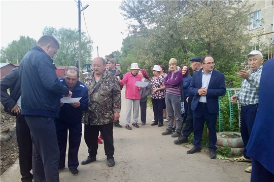 Владимир Михайлов обсудил с жителями вопросы начавшихся работ по благоустройству двора 