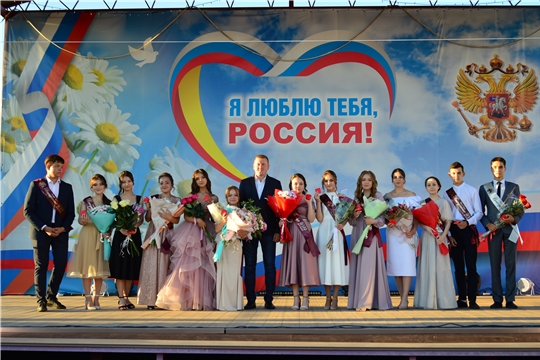 В Янтиковском районе состоялось торжественное чествование выпускников 2022 года - районный "Выпускной бал"
