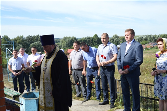 Жители Янтиковского района почтили память погибших в аварии 20 лет назад