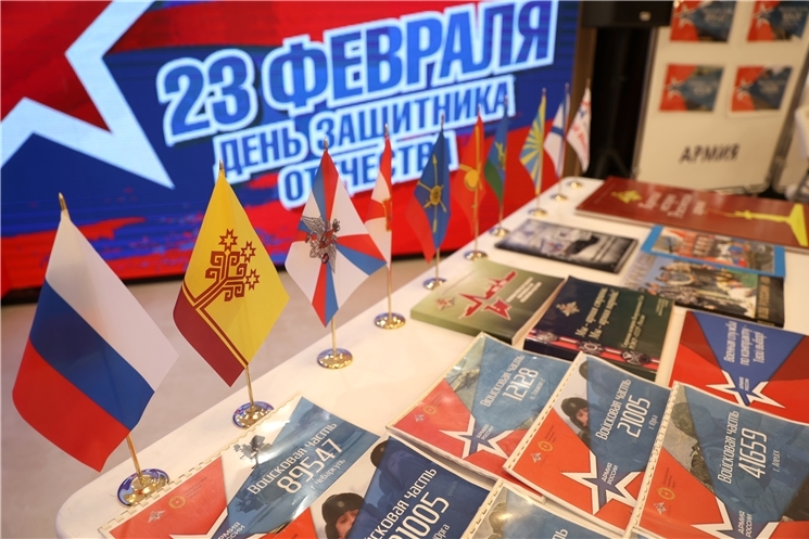 Чăваш Республикин Пуçлăхĕ Олег Николаев Тӑван ҫӗршыв хӳтӗлевҫин кунӗ ячӗпе саламлани