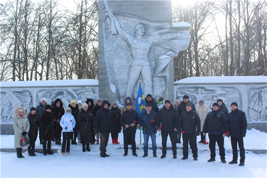 В городе Канаш почтили память защитников Отечества